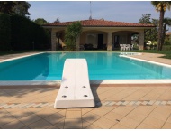 Manerba del Garda, vila v centru