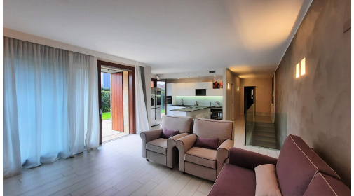 Nádherný moderní byt v Sirmione, Lugana, cena v euro